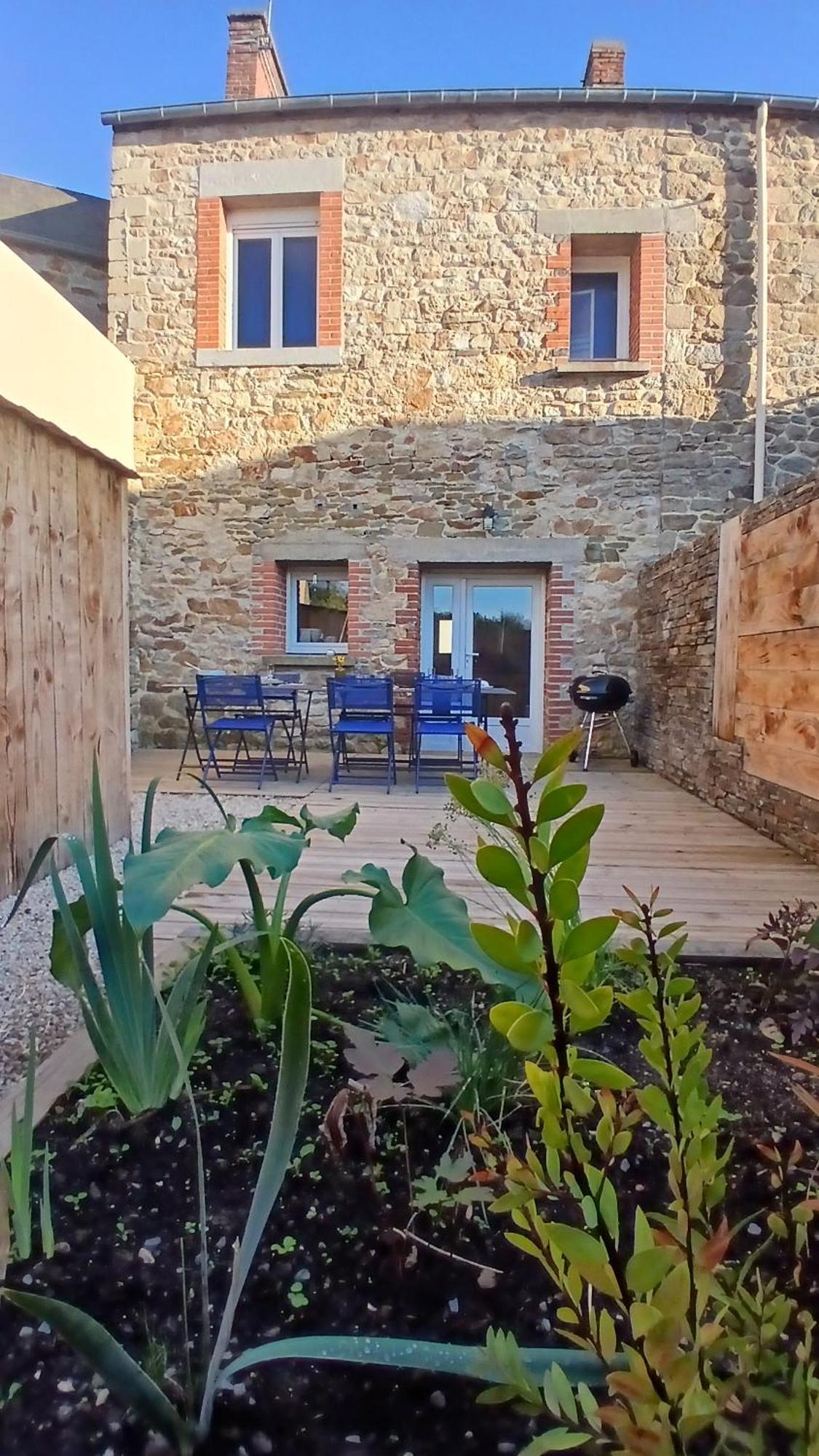 Au Bout Du Mont Villa Pontorson Exteriör bild