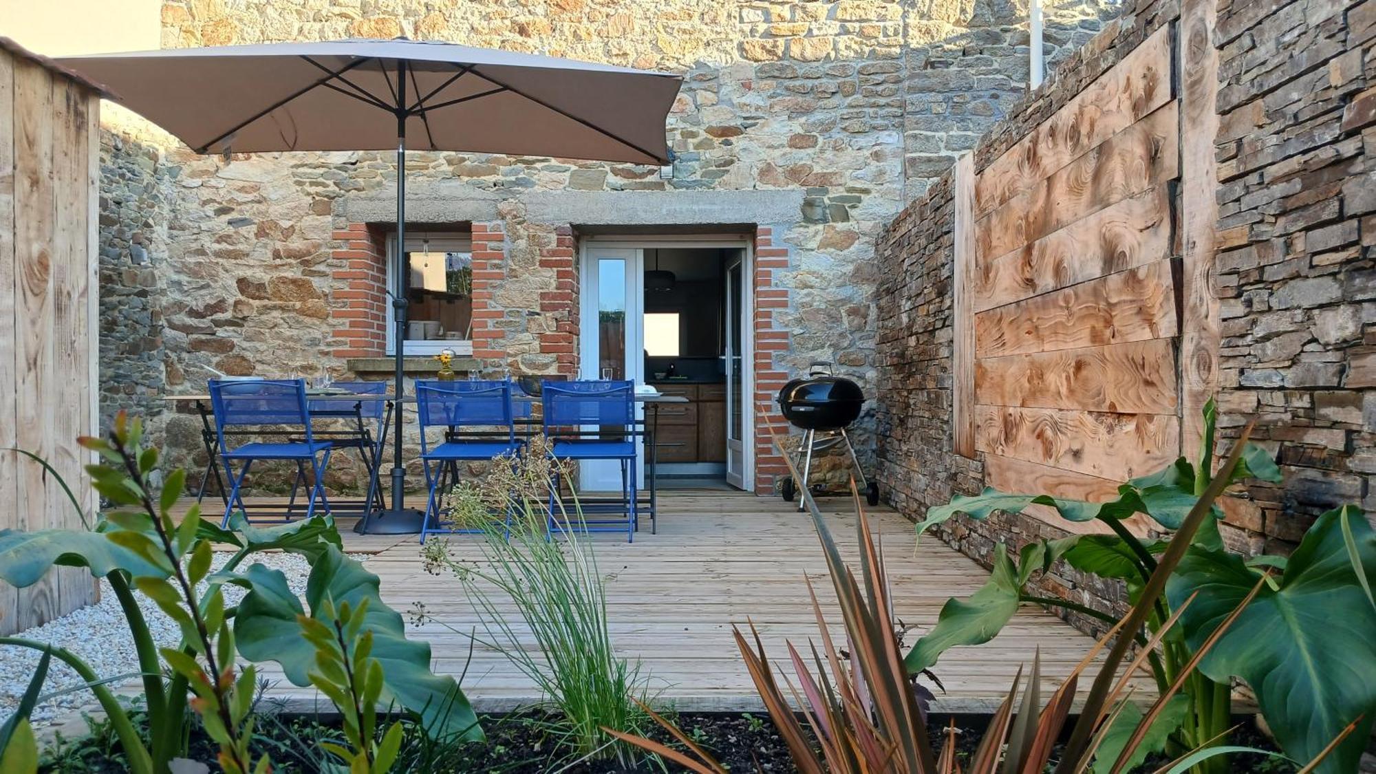 Au Bout Du Mont Villa Pontorson Exteriör bild